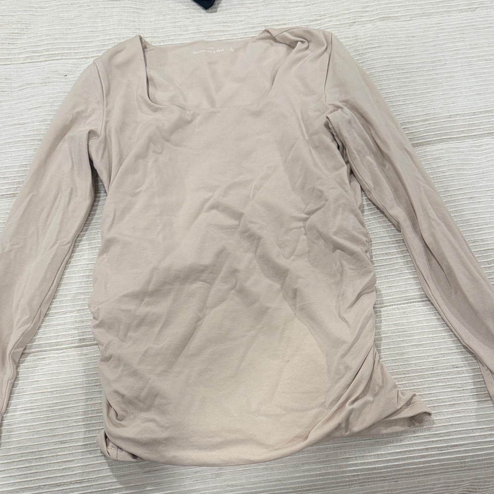 Abercrombie long sleep maternity top